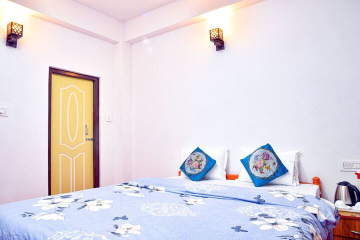 Lava Hotel Aashiyana