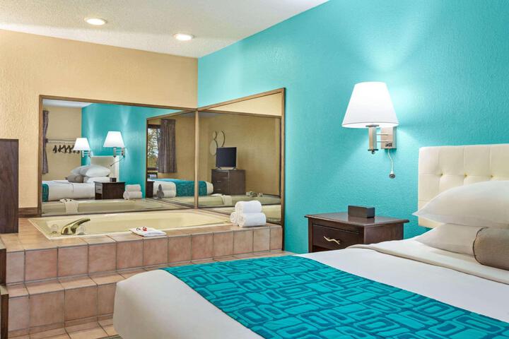 1 King Bed (1 of 15)