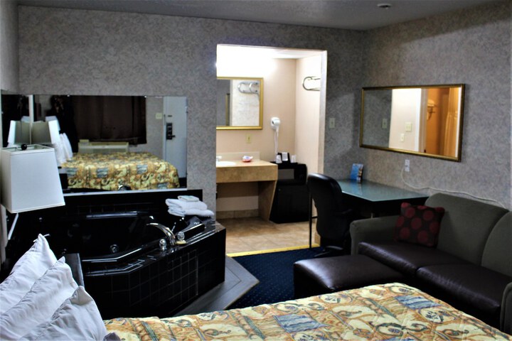 Room 9 of 25
