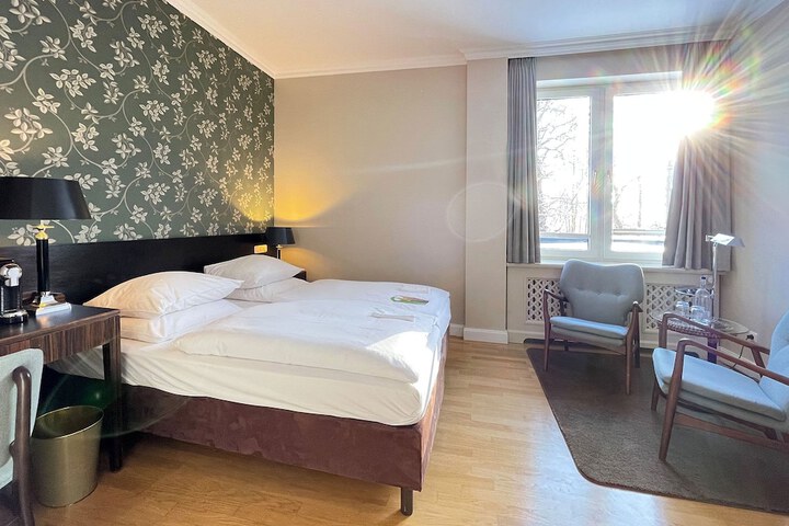 Room 10 of 18