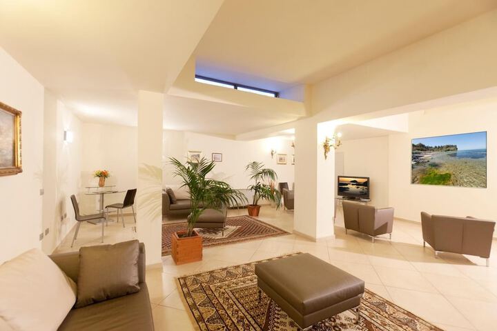 Hotel Interior 8 of 47