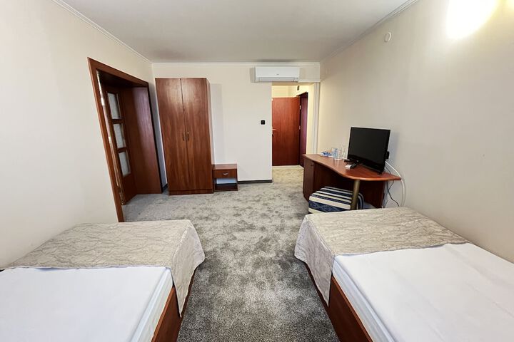 Room 11 of 49