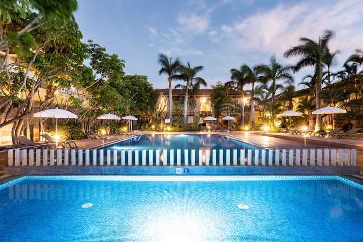 Hotel Pool