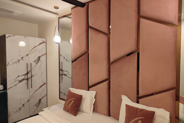 Room 13 of 30
