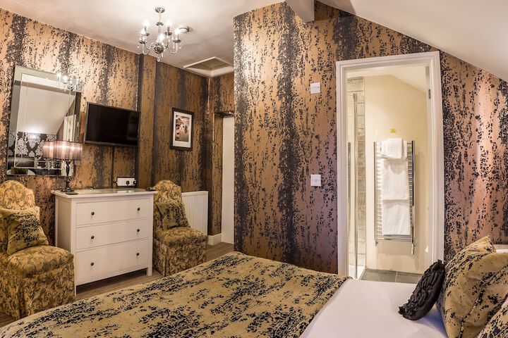 Room 27 of 61