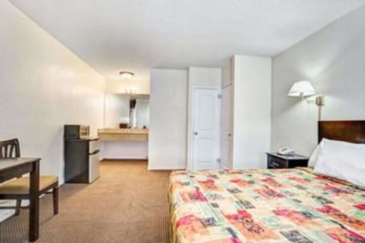 Room 13 of 39