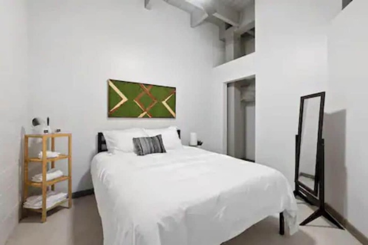 Room 43 of 237