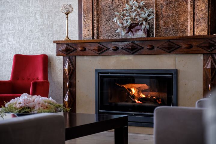 Lounge 48 of 53