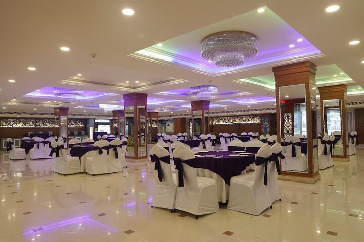Ballroom/Hall 56 of 68
