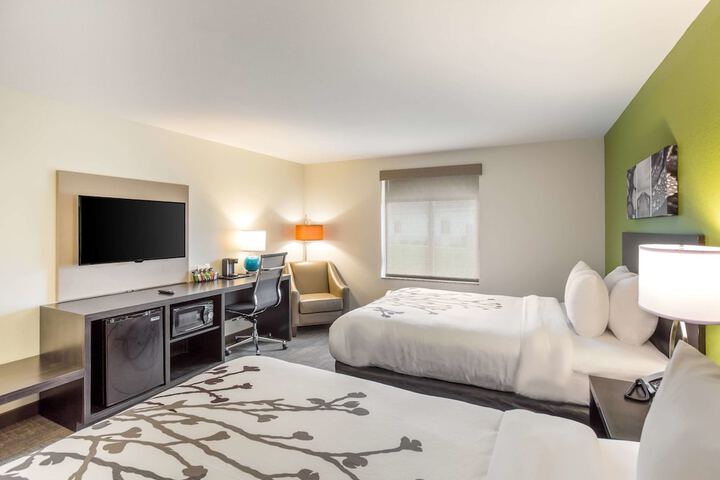 2 Queen Beds (3 of 10)