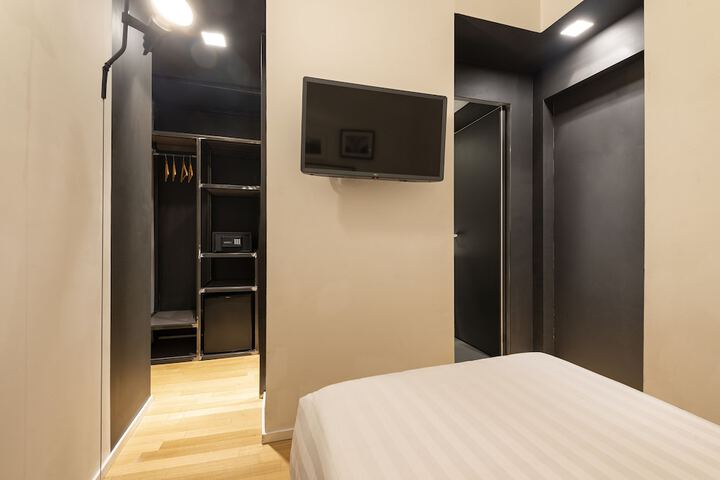 Room 10 of 72