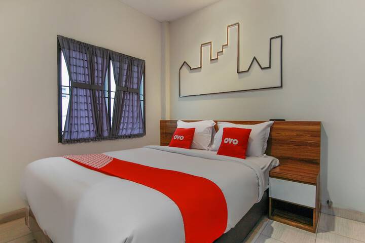 Room 13 of 33