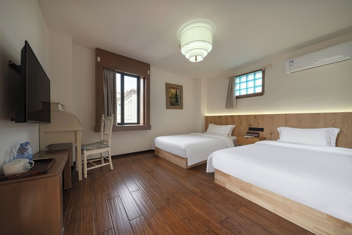 Room 27 of 85