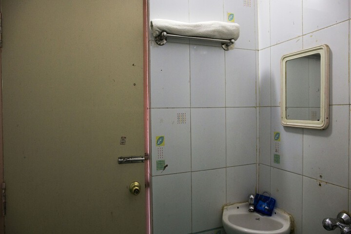 Room 16 of 16