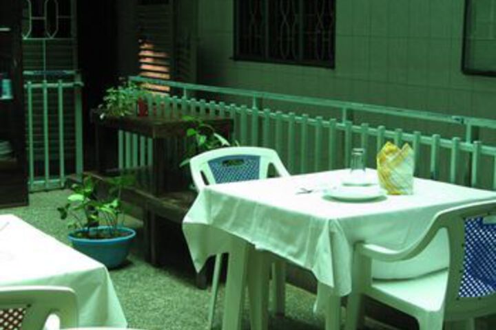 Dining 8 of 13