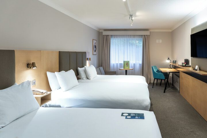 Room 34 of 190
