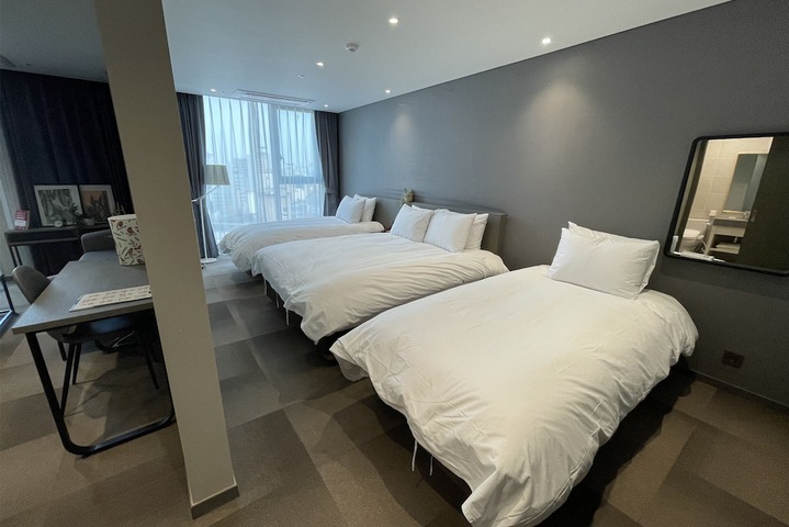 Room 15 of 33