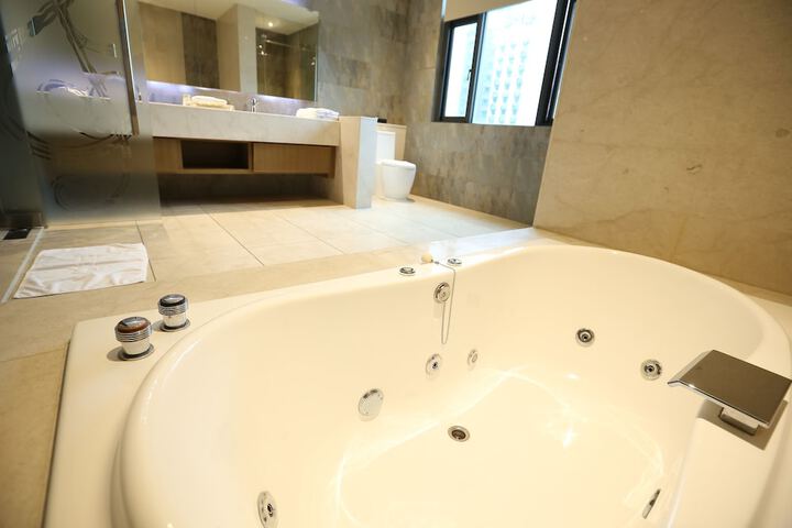 Hot Tub 48 of 78