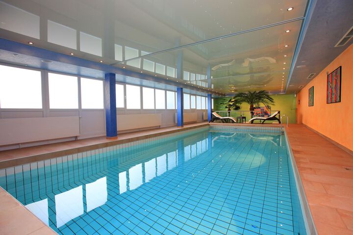 Pool Hotel