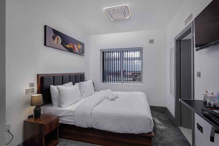 Room 12 of 27