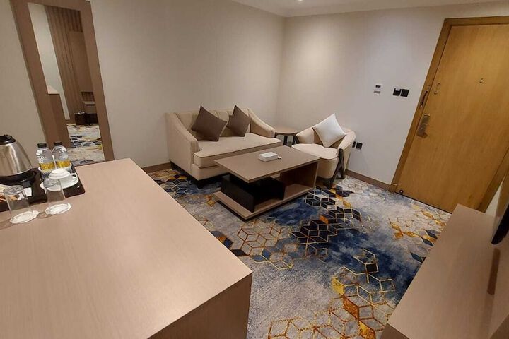 Room 28 of 64