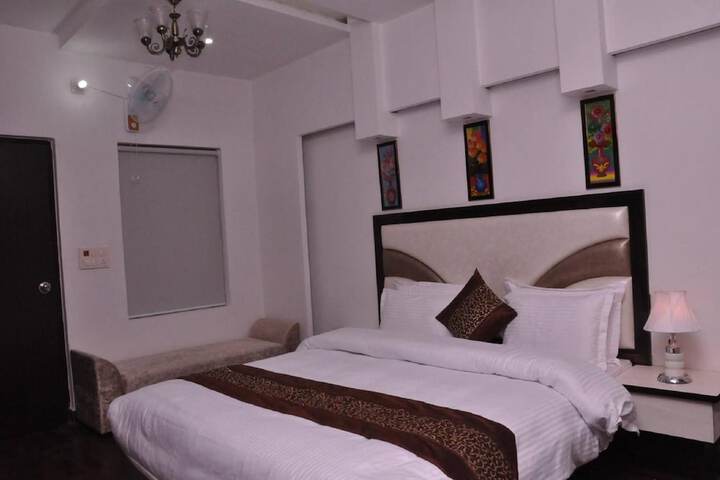 Room 8 of 25