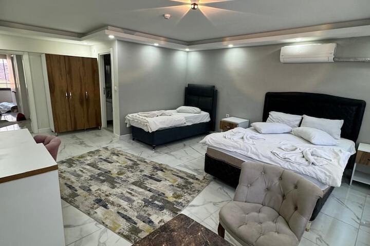 Room 4 of 9
