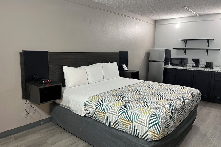 Room 14 of 27
