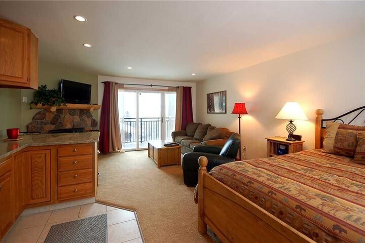 Room 8 of 121