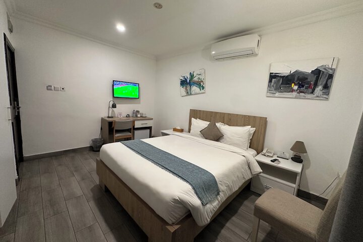 Room 19 of 90
