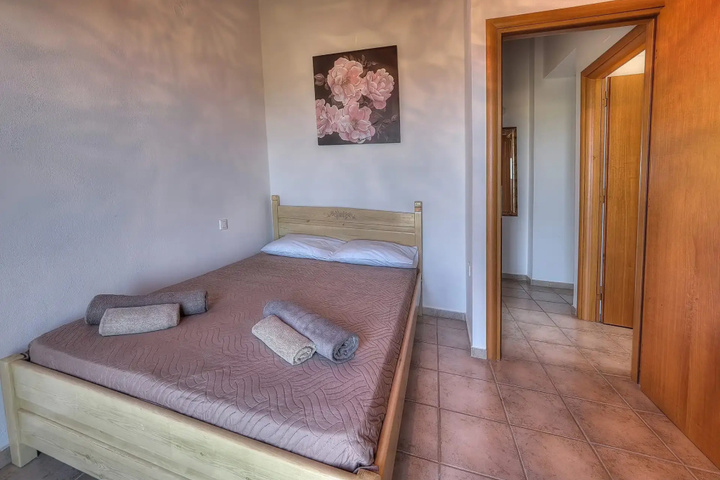 Room 4 of 34