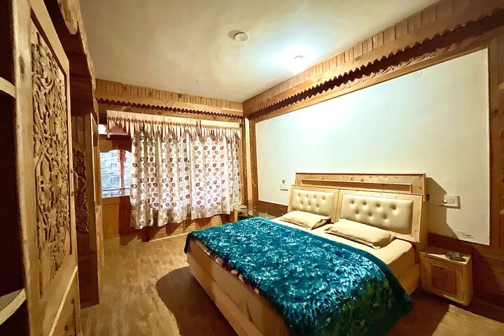 Room 8 of 27