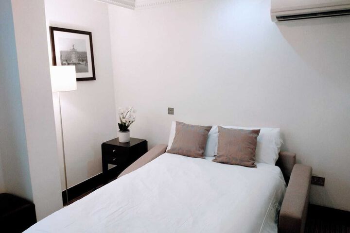 Room 52 of 79