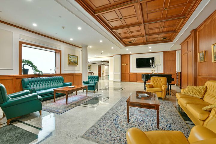 Guest Lobby