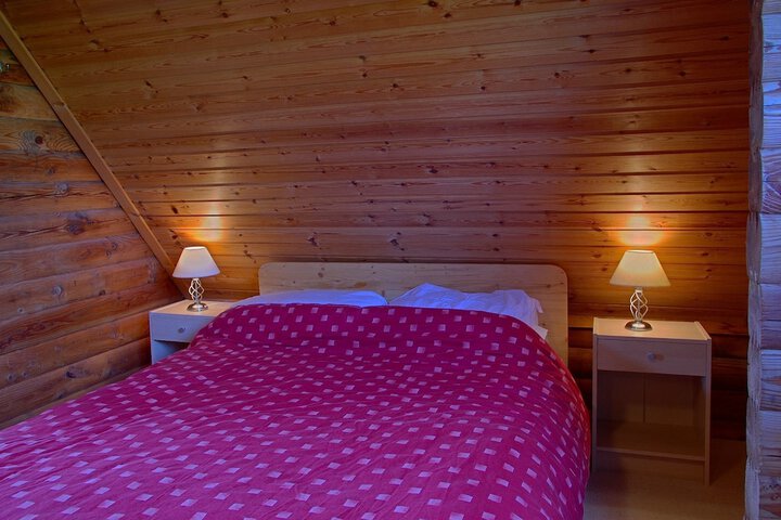 Room 4 of 10