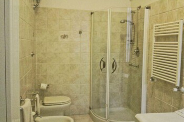 Room 4 of 82