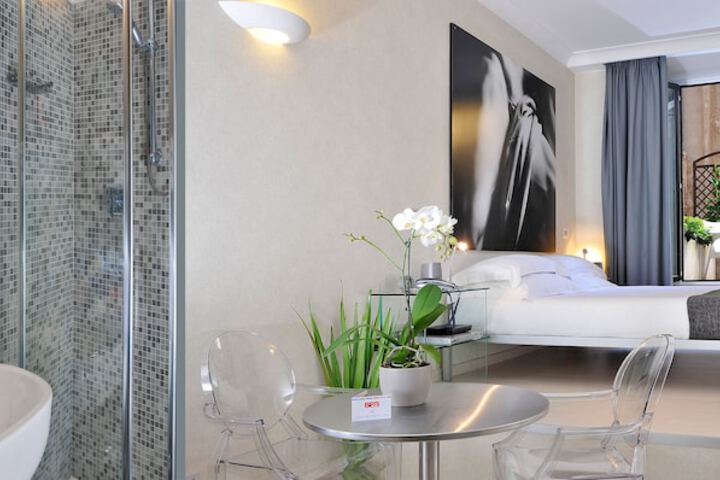 Room amenity