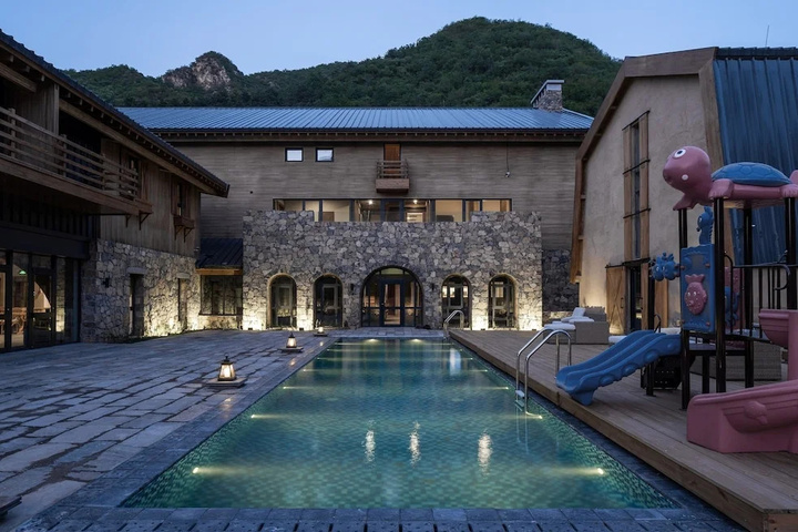 Pool 15 of 27