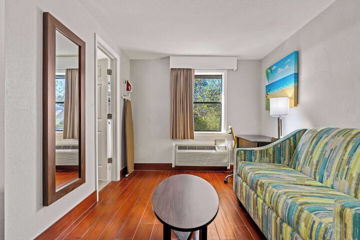 1 King Bed Suite (36 of 44)