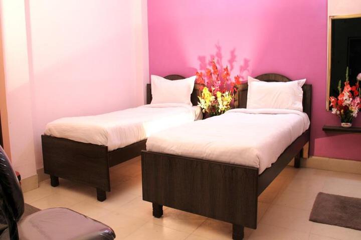 Hotel Shanta VS Continental