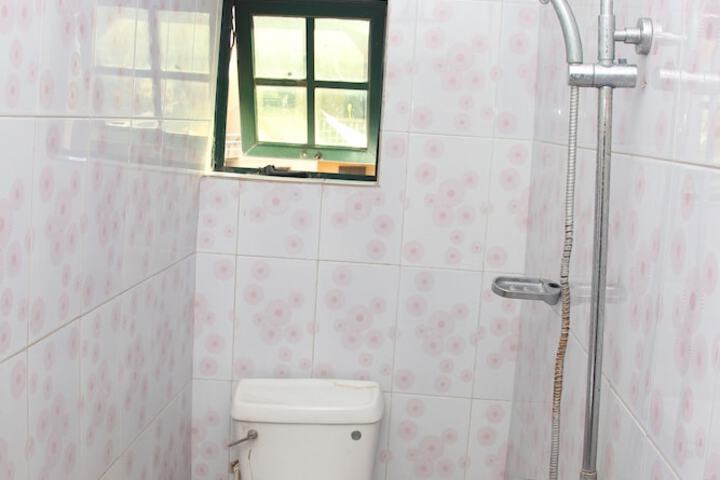 Room 5 of 13