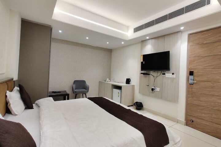 Room 7 of 15