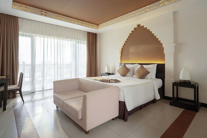 Room 43 of 165