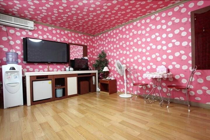 Room 7 of 26