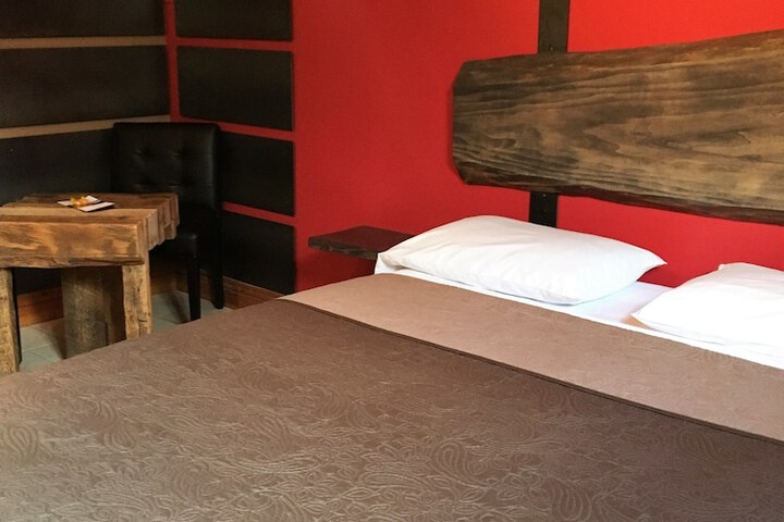1 Queen Bed (20 of 43)