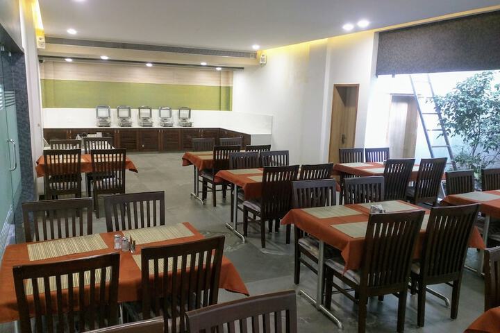 Dining 13 of 17