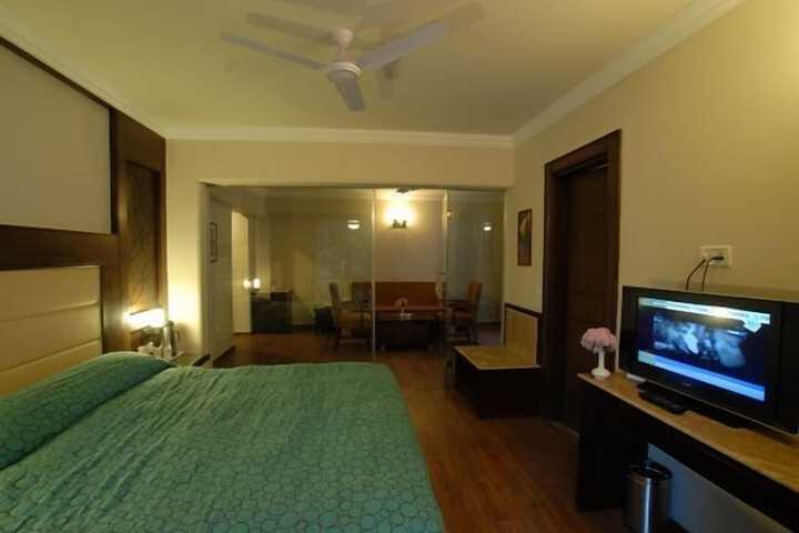 Room 10 of 68