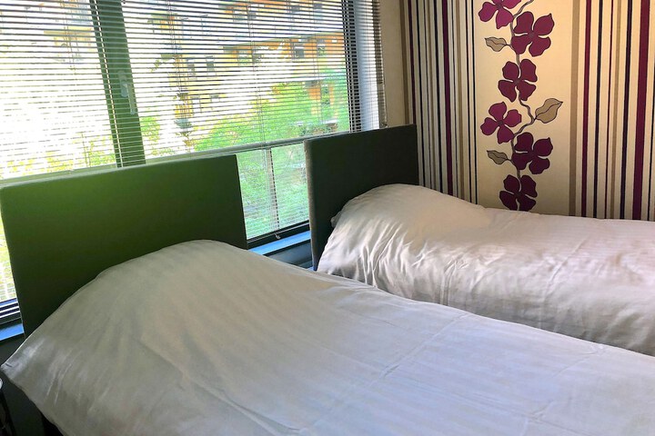 Room 8 of 18