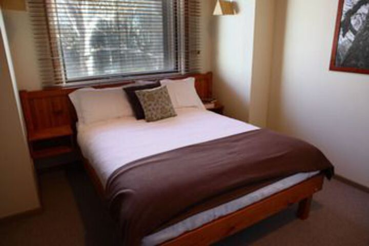 Room 2 of 5