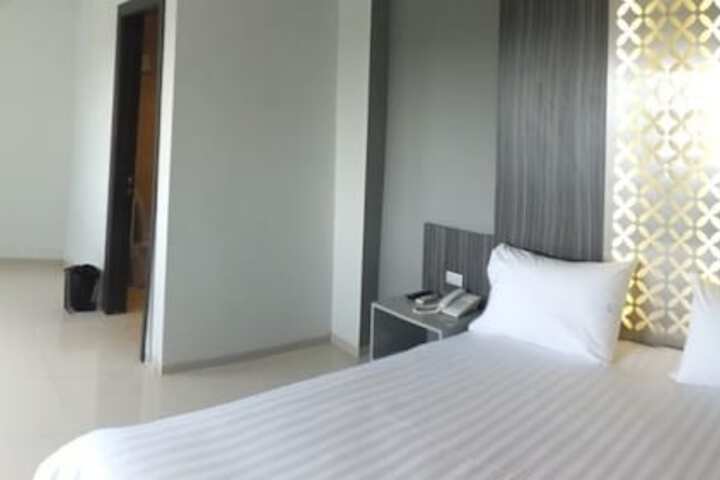 Room 10 of 35